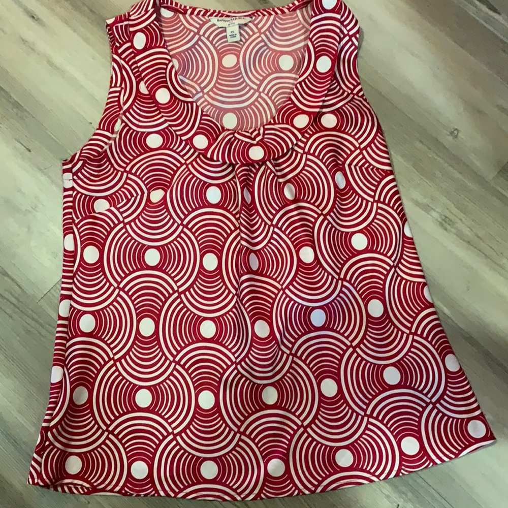 Banana Republic red & white blouse. Deep scoop neck. Sleeveless  Size 6P